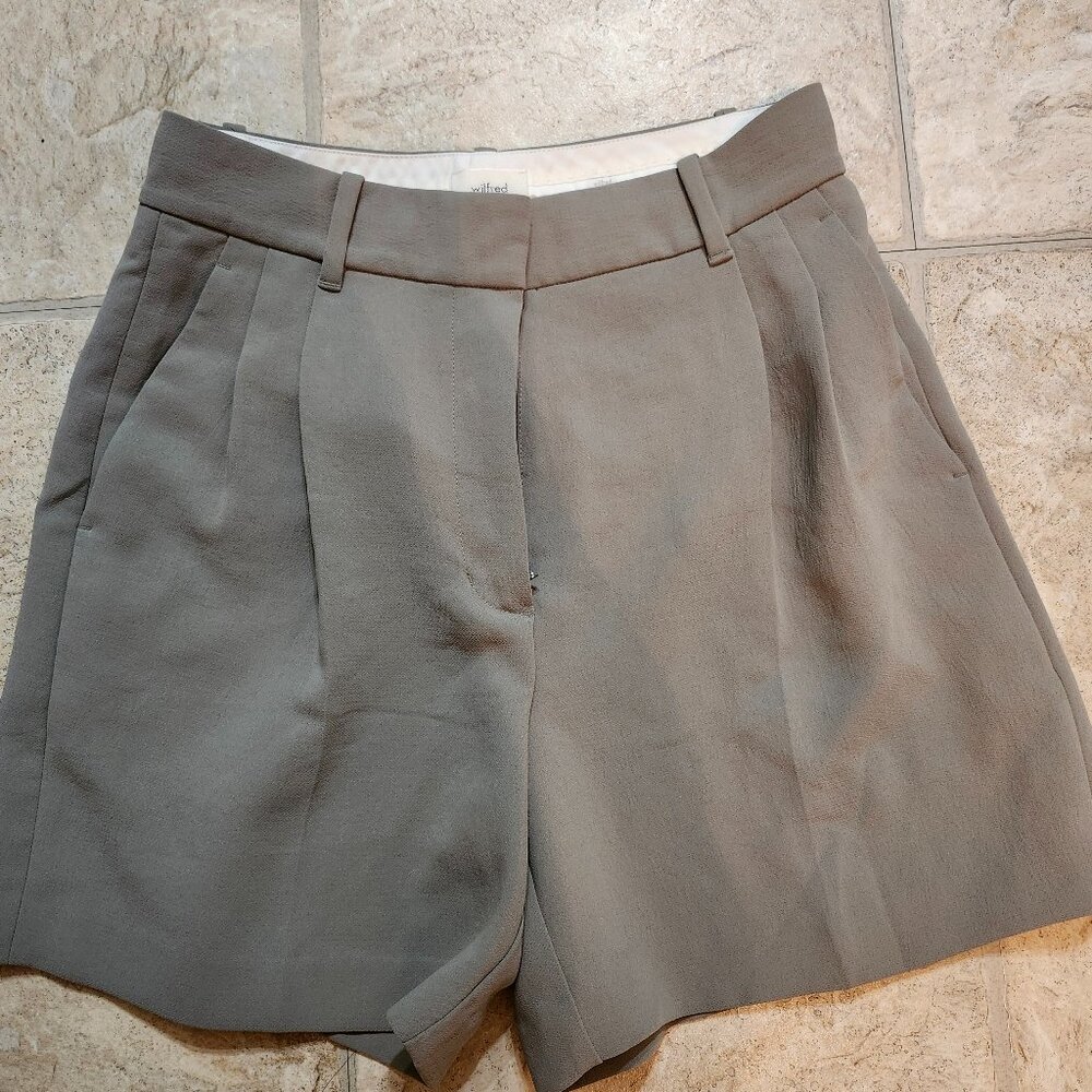 Aritzia effortless shorts